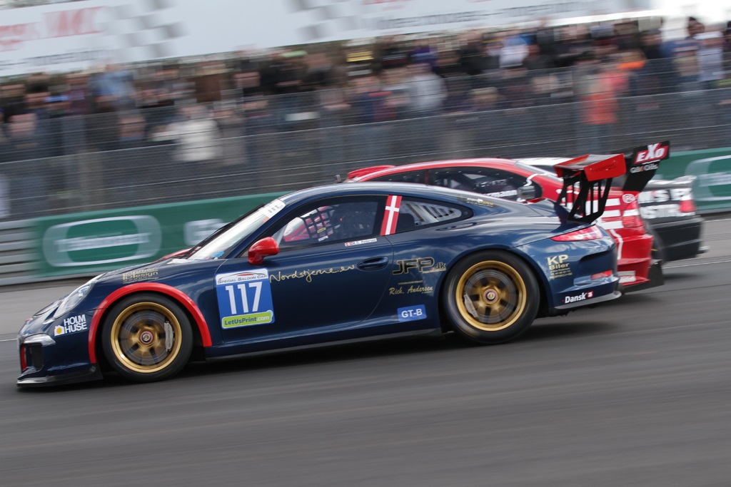 Mikkel O. Pedersen fører Special Saloon mesterskabet med sin Porsche.
(Foto: Motorsporten.dk)